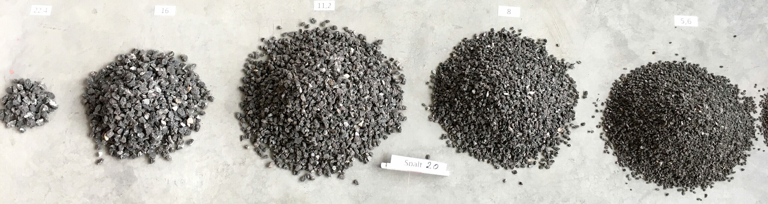 Processed asphalt fractions showing different crushed asphalt particle sizes
